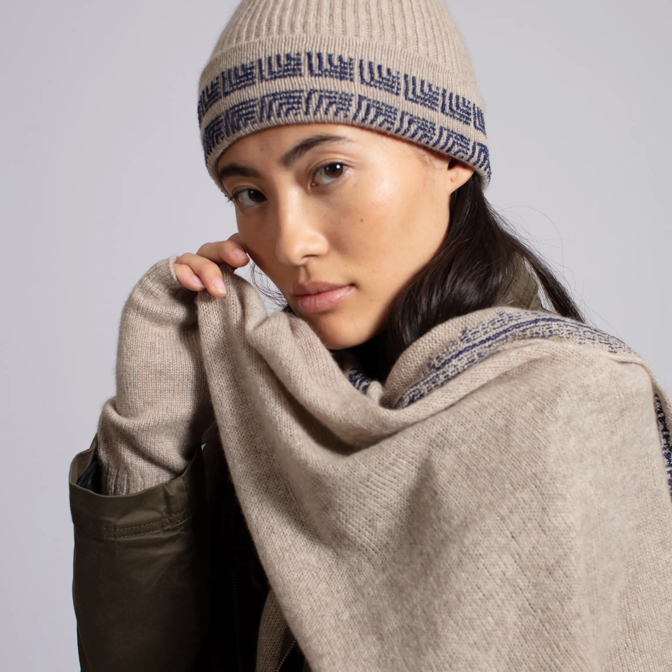 BEIGE CASHMERE MITTENS